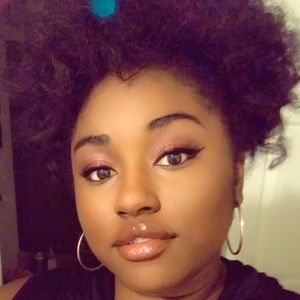 Meet your Posher, Ebony